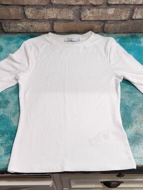 Na-Kd Round Neck Ribbed Top, Med.